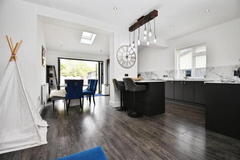 Open plan kitchen / dining room