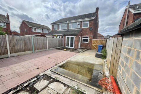 Rear Garden 2.jpeg