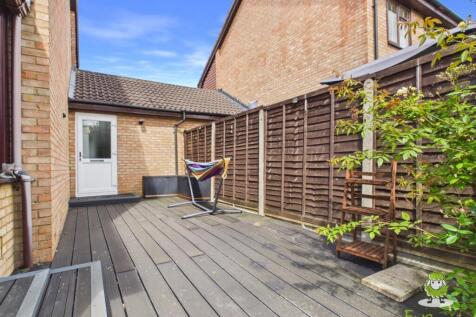 EweMove Estate Agents Basingstoke - Stockbridge Cl