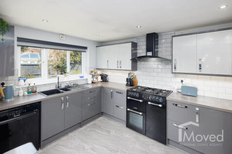 Pavers Drive - Kitchen