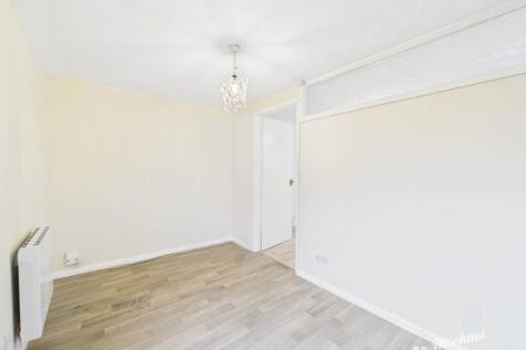 CAM02773G0-PR0372-STILL004