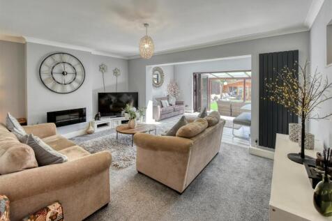 51 Sedgley Road-Living Room (2).jpg