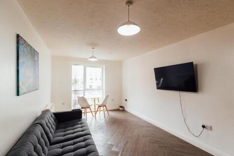 2-bed house on Sovereign Court, Loughborough, £1,300/mo