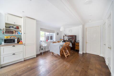 Kitchen/ Dining Room