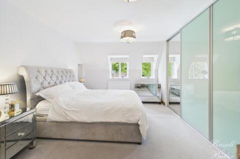 CAM02127G0-PR0325-STILL038