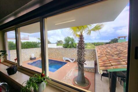 4 bedroom villa in Almancil with private pool