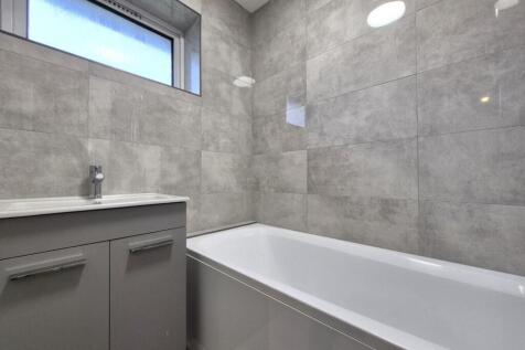 Bathroom 1.jpg