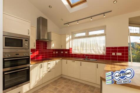 FITTED KITCHEN