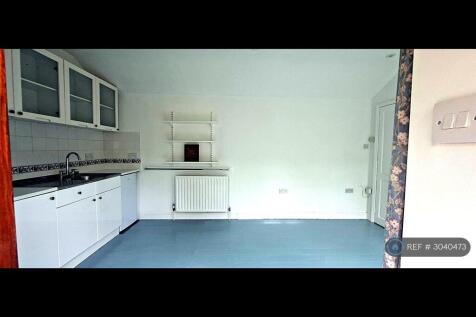 Brockenhurst Gardens, London, NW7 photo 3