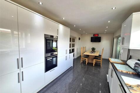 Kitchen/ Dining Room