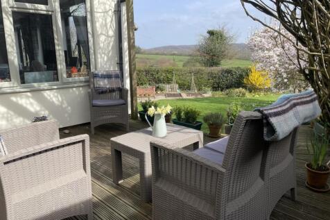 OUTDOOR DINING WITH VIEW.jpg