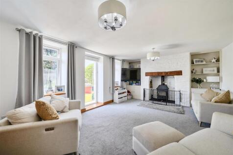 Main House Lounge - 2.jpg