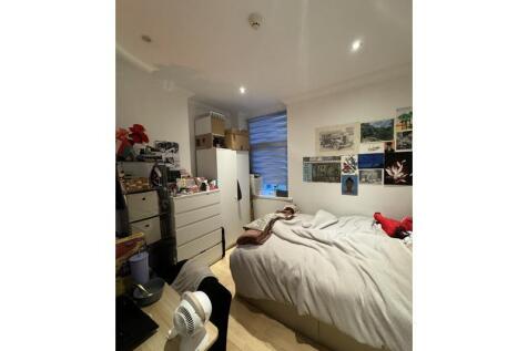 5 bedroom Flat for rent