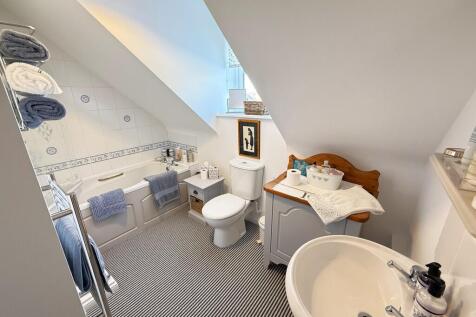 BED TWO EN SUITE