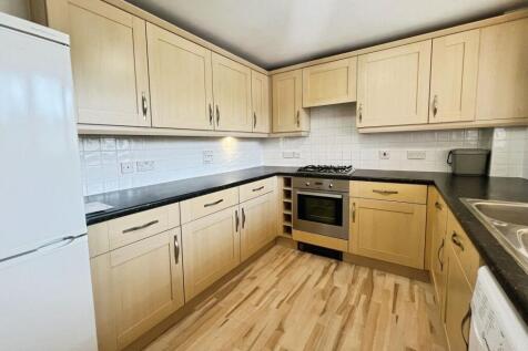 Elvetham Rise, Chineham, RG24 photo 3