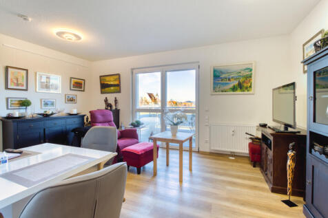 Wohnzimmer mit Balkonzugang