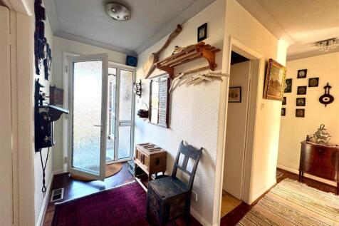 23 Priory Close hallway.jpg