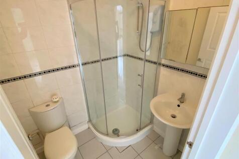 2, 8 Mayfield Road Shower