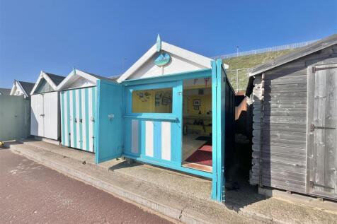 BEACH HUT