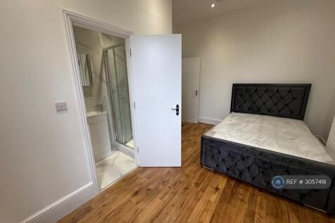 Master Bed With Ensuite