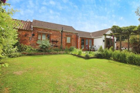 Full size annexe with workshop.JPG