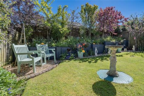 2 Meadow Close