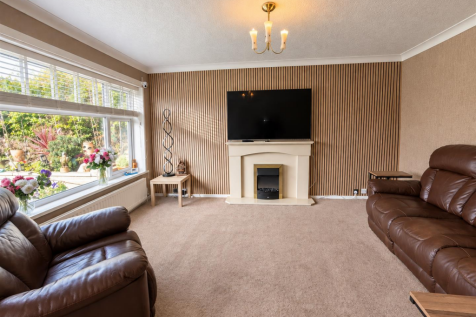 LOUNGE &amp; DINING AREA