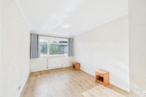 CAM02093G0-PR0061-STILL006