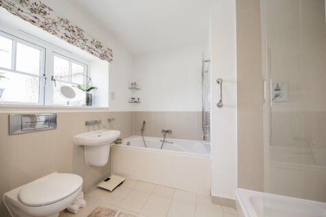 Bedroom 1 EnSuite...