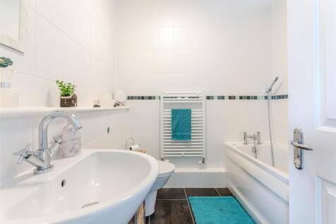 2 Withymead Claverham, BS49 4PS 36.jpg