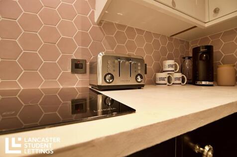 Modern kitchen with stylish hexagon splashback...