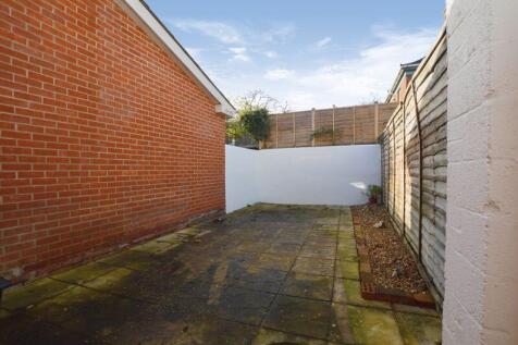 Meadow Road, Salisbury photo 3