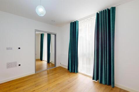 Property to rent in Beckton - Barrain London