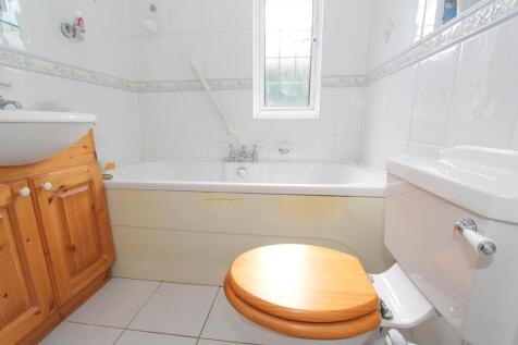 ensuite bath.jpg