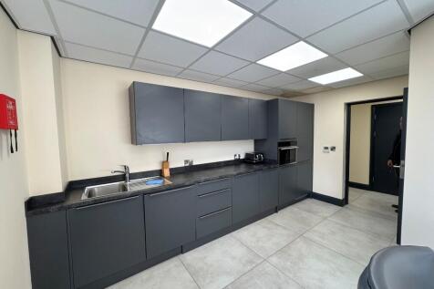 Office to rent Image 3