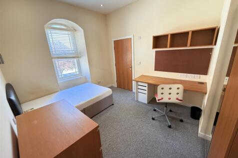 Flat 2 Bedroom 1 (2).JPG