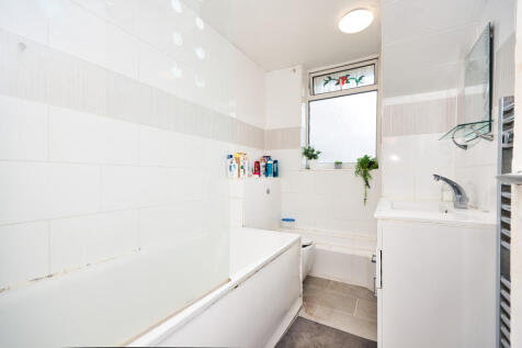 Off Bow Common Lane, Mile End, London, E3 photo 4