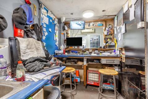 70 Brentwood Rd, Romford RM1 2EP