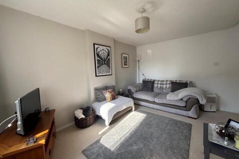 Living room 2.jpg