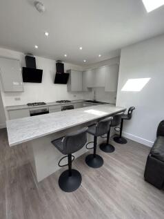 5-bed terraced on Five bedroom Student House - Thornycroft Road, L15, £672/mo