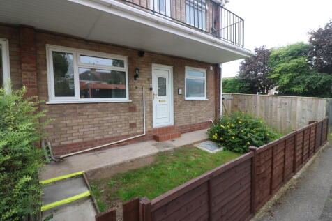 1-bed flat on Fulford Crescent, Willerby, East Yorkshire, £650/mo