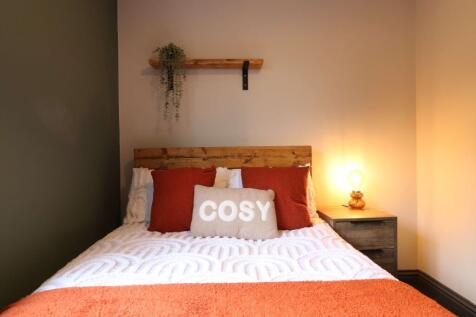 31 Bailey Road, Room 5 5.JPG