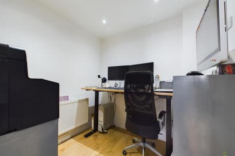 CAM03418G0-PR0049-STILL008