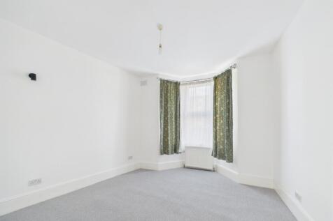 CAM03750G0-PR0083-STILL018