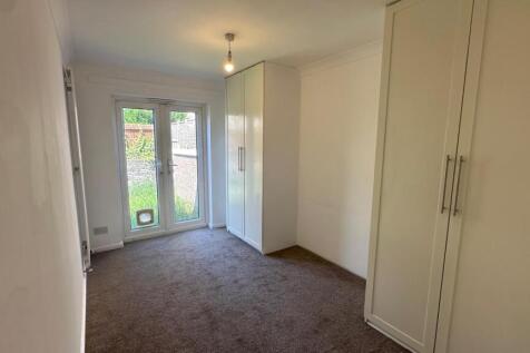 Chichester Way, London E14 photo 4