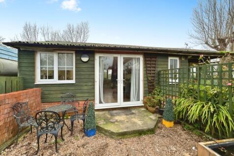 1-bed bungalow on Farm Lane, Camber, Rye, East Sussex, TN31, £1,200/mo