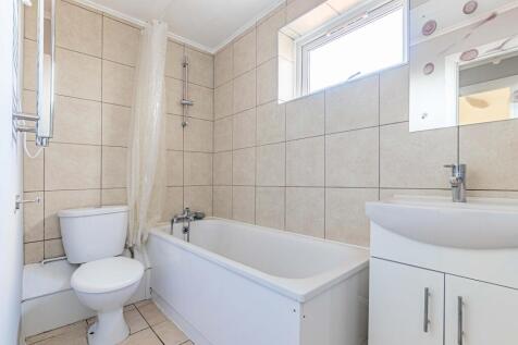 64 Claybury bath.jpg