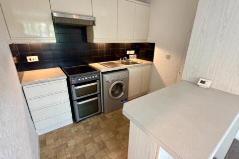 Willow Avenue, Cheadle Hulme, Cheadle, SK8 6AX photo 4