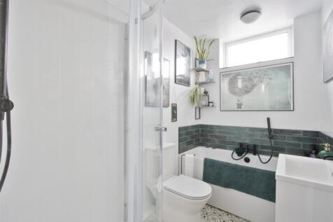 Re-Fitted Family Bathroom