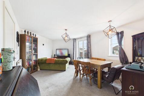 Lounge/Dining Area